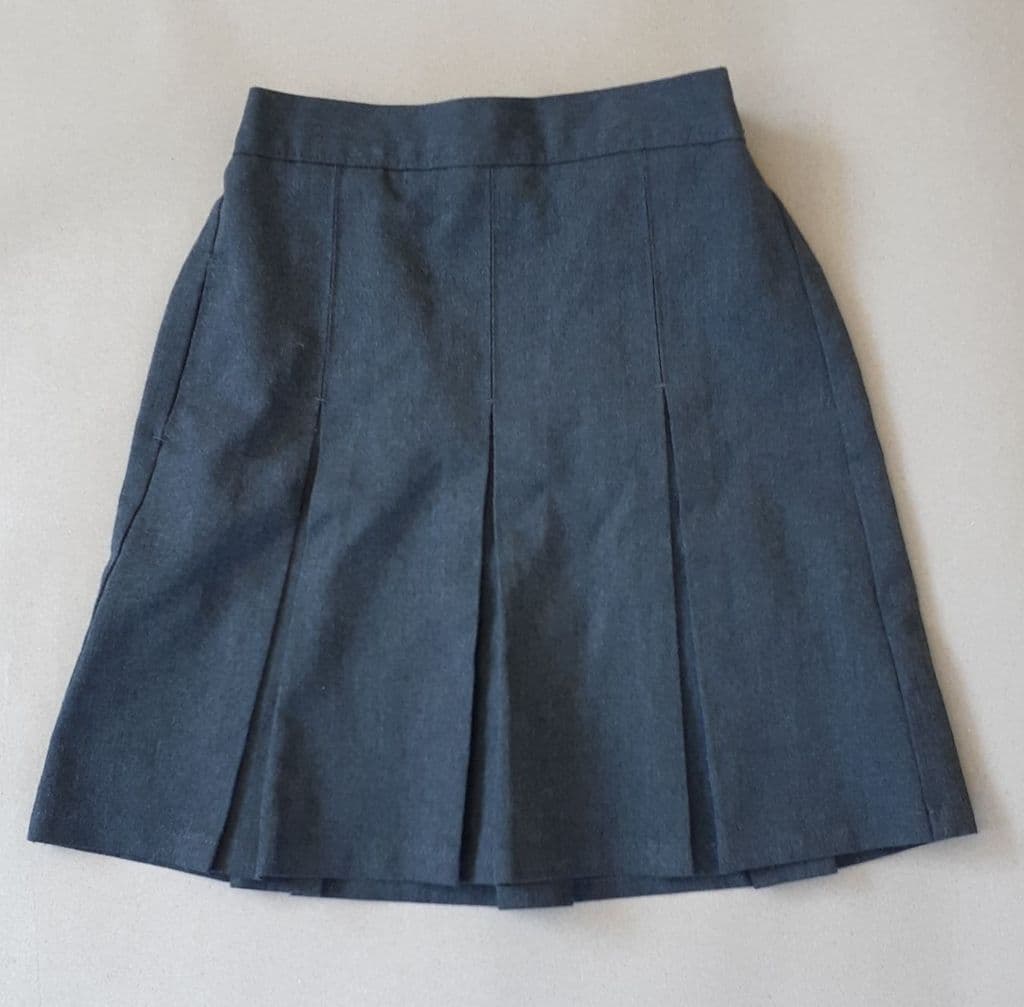 Grey pleated skirt Age 5-6 (5/6GS0002)